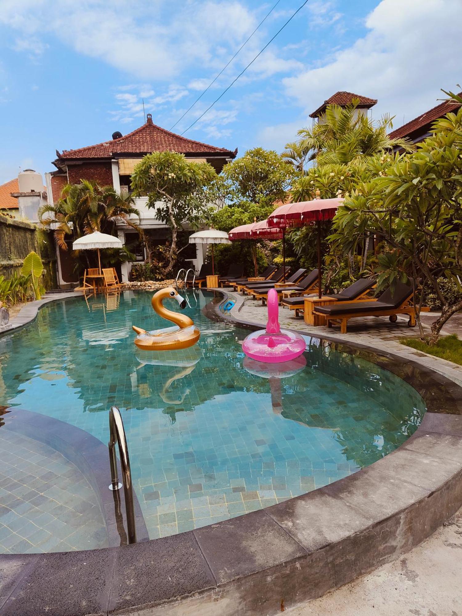 Berlian Inn Kuta Beach Экстерьер фото