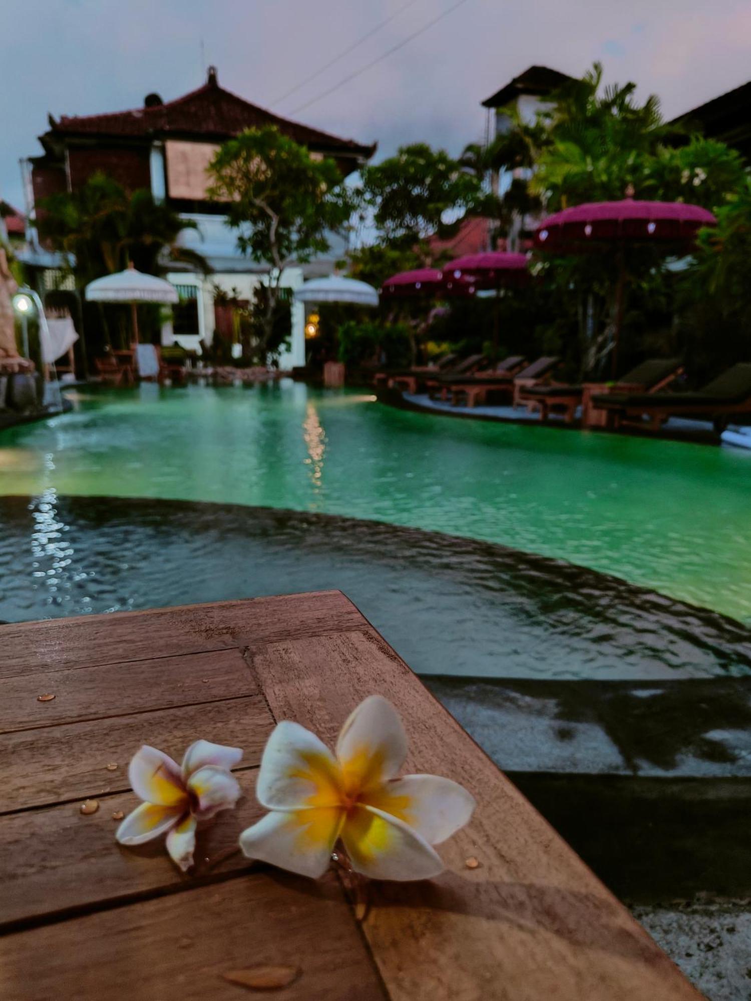 Berlian Inn Kuta Beach Экстерьер фото