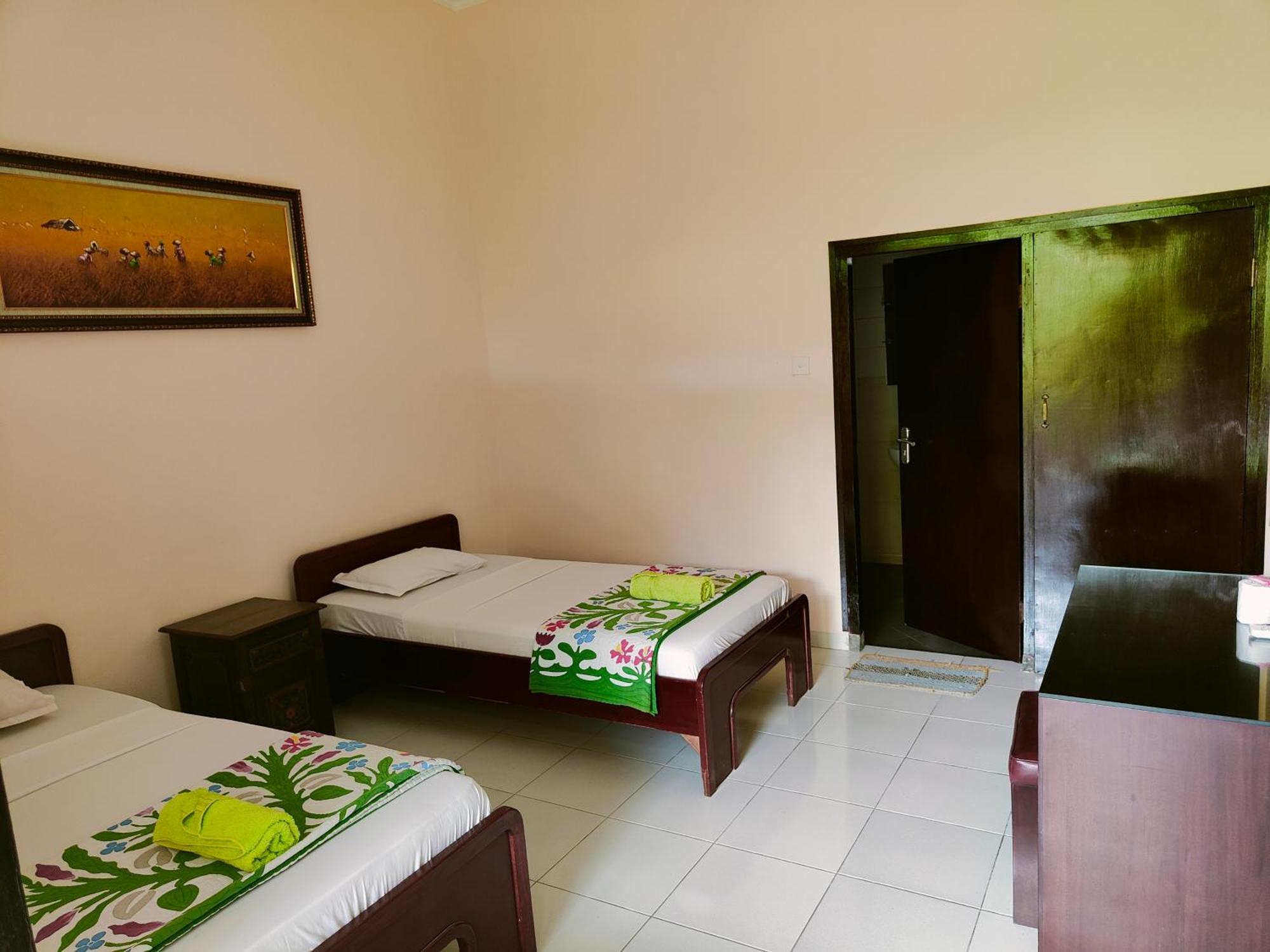 Berlian Inn Kuta Beach Экстерьер фото